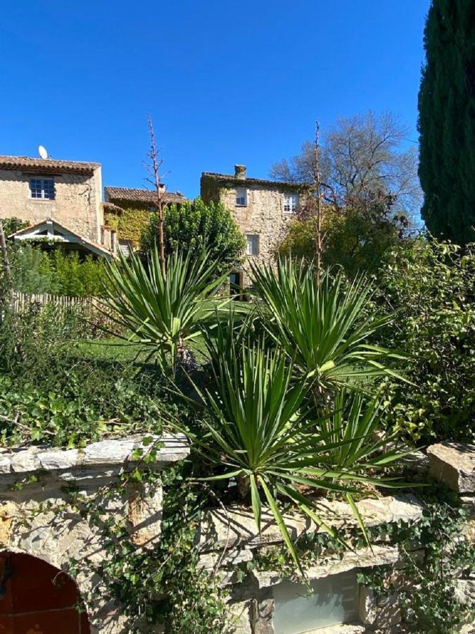 Aparthotel Domaine Le Petit Hameau à Cotignac Extérieur photo